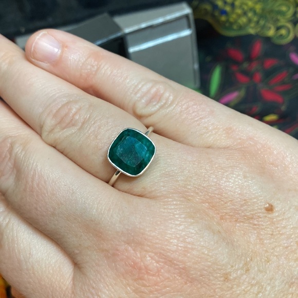 Solid Sterling Silver Emerald Ring - Picture 4 of 4